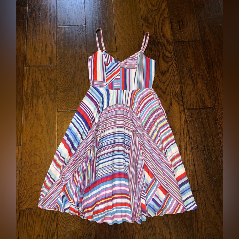 Parker Blue Multi Color V Neck Pleated Detail Knee Length Designer Dress Size 2 - Picture 2 of 8